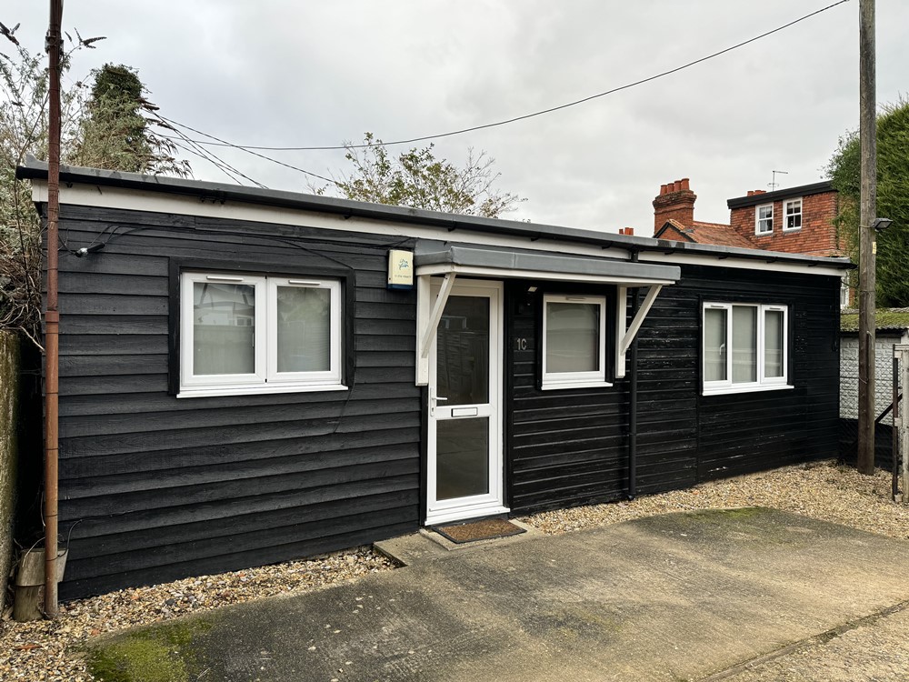 2 bedroom Bungalow Property for Sale in Cookham,  SL6