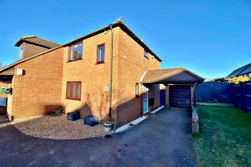 2 bedroom Semi-Detached  Property for Sale in Thame, Oxfordshire OX9