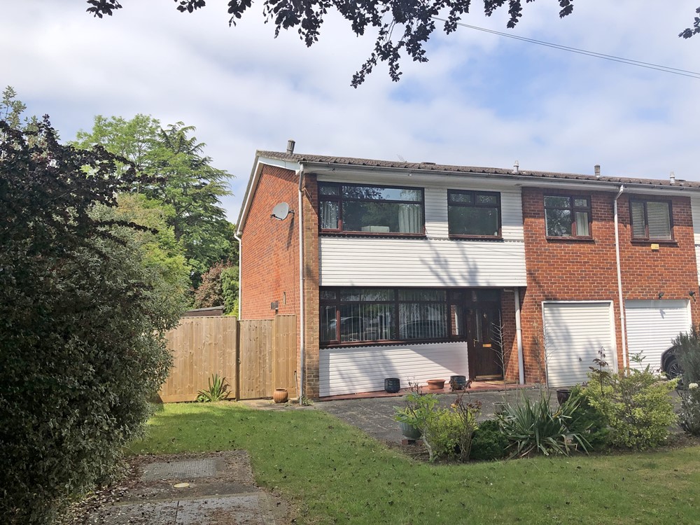 3 bedroom End-Terraced  Property for Sale in Cookham,  SL6