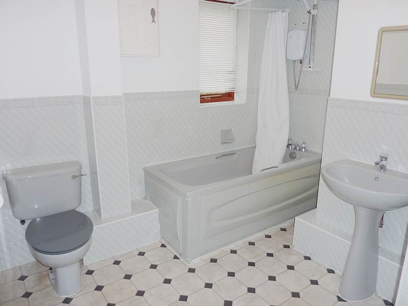 Residential Property Details, TWYFORD, Berks Hunt & Nash Estate Agents