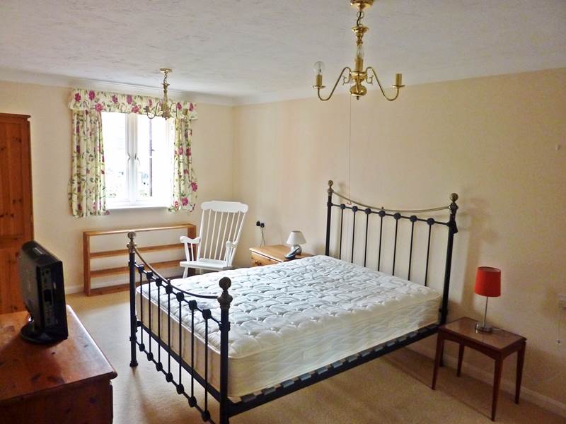 Residential Property Details, TWYFORD, Berks Hunt & Nash Estate Agents