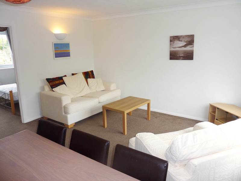 Lettings Property Details, Ray Lea Road, Maidenhead, Hunt & Nash Estate