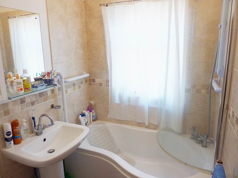 Residential Property Details, WOOBURN GREEN, Bucks Hunt & Nash Estate