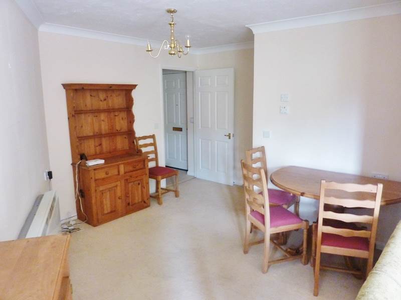 Residential Property Details, TWYFORD, Berks Hunt & Nash Estate Agents