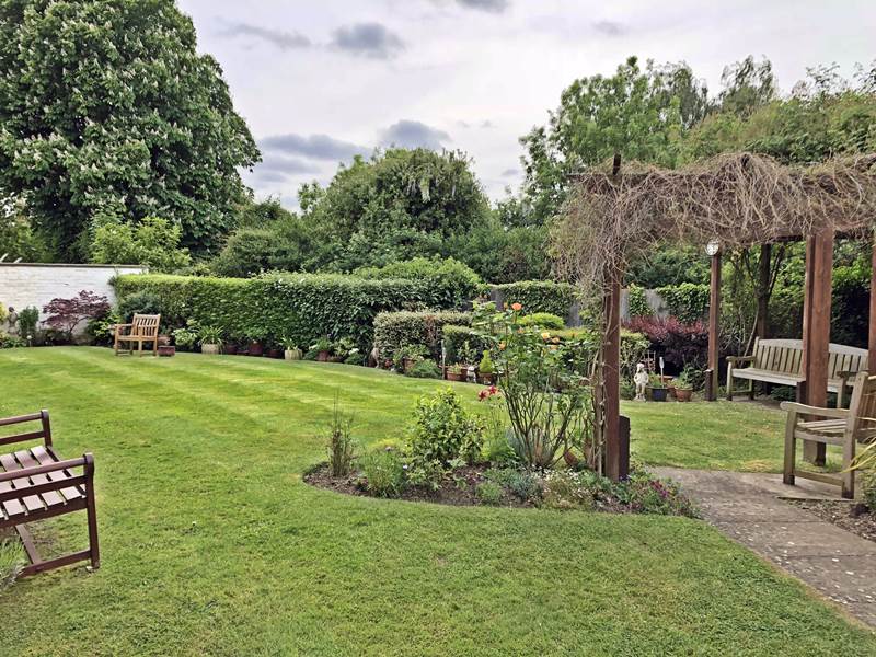 Residential Property Details, TWYFORD, Berks Hunt & Nash Estate Agents