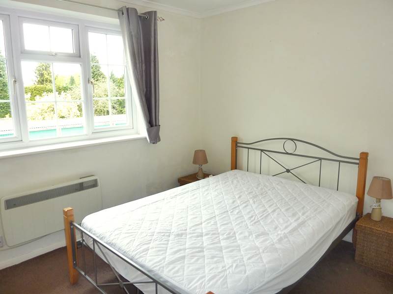 Lettings Property Details, Ray Lea Road, Maidenhead, Hunt & Nash Estate