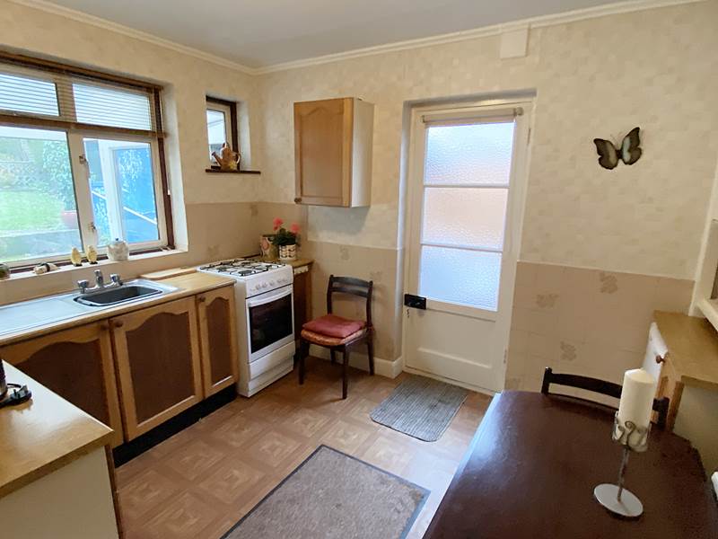 Residential Property Details, LOUDWATER, Bucks Hunt & Nash Estate