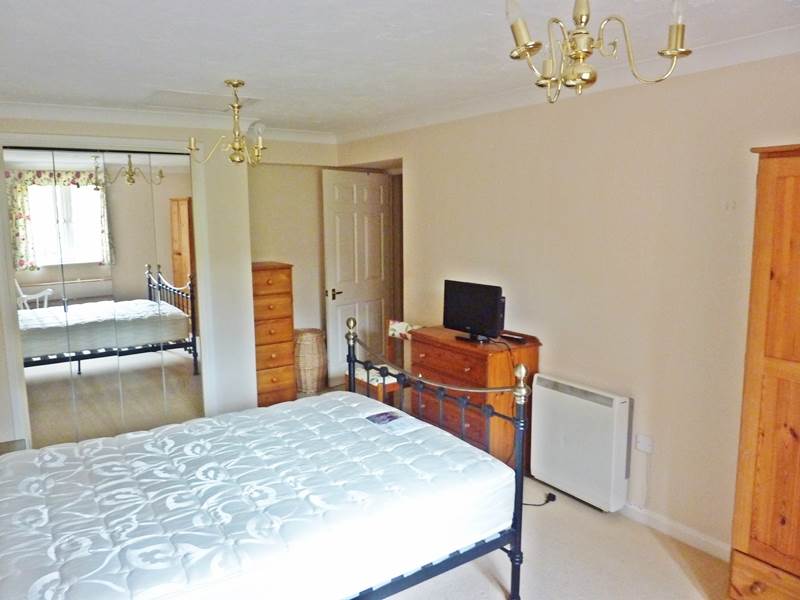 Residential Property Details, TWYFORD, Berks Hunt & Nash Estate Agents