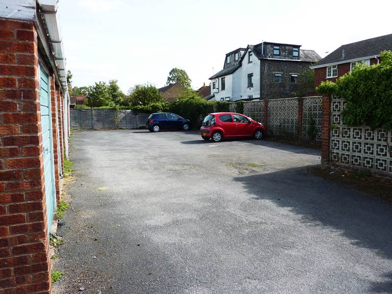 Lettings Property Details, Ray Lea Road, Maidenhead, Hunt & Nash Estate