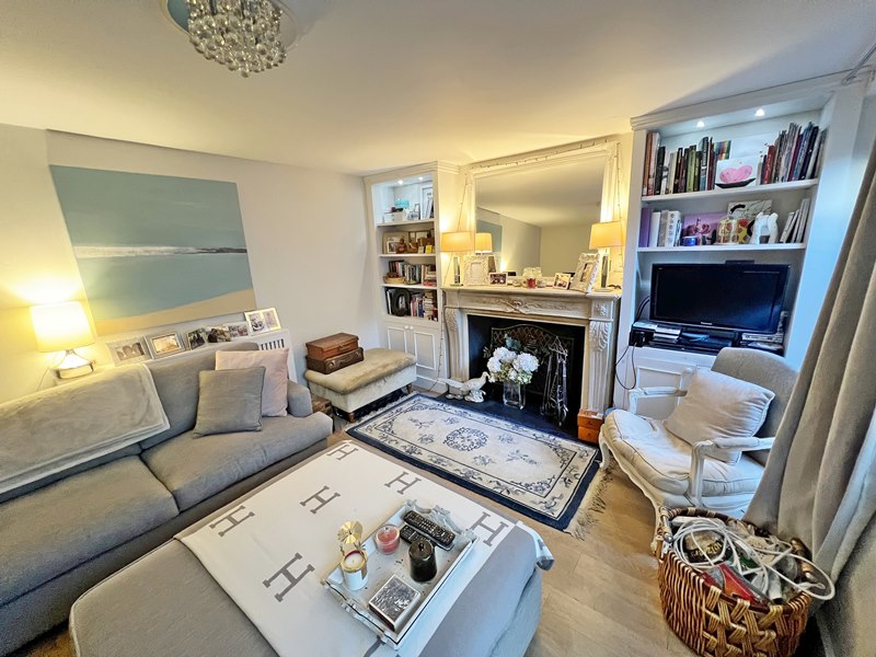 4 bed Detached Property for Sale in Cookham Dean, Berkshire SL6 from