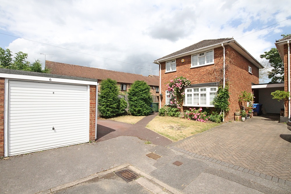 3 bedroom Linked-Detached  Property for Sale in Maidenhead, Berkshire SL6