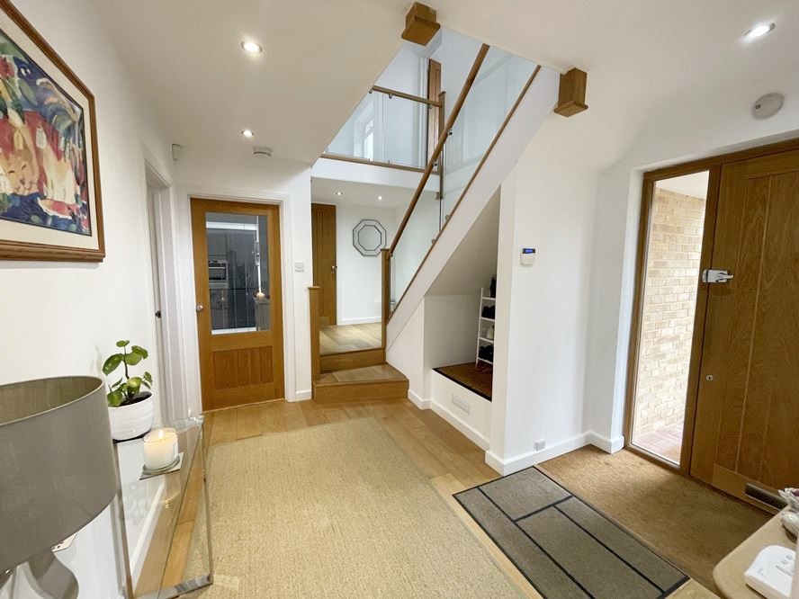 4 bed Detached Property for Sale in Maidenhead, Berkshire SL6 from