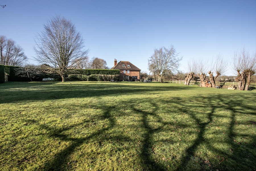 5 bed Detached Property for Sale in White Waltham, Berkshire SL6 from