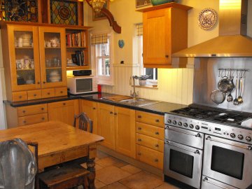 kitchen / breakfast room