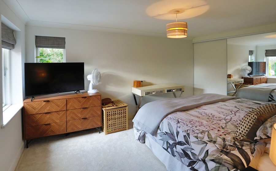 5 bed Detached Property for Sale in White Waltham, Berkshire SL6 from