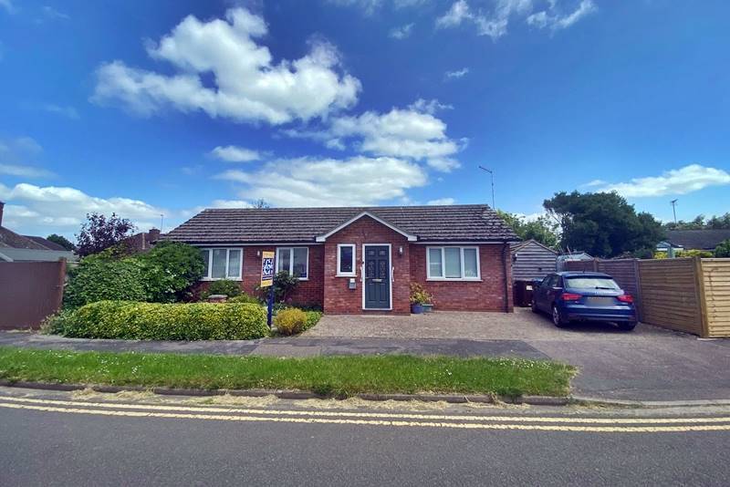 2 bedroom Bungalow Property for Sale in Haddenham,  HP17