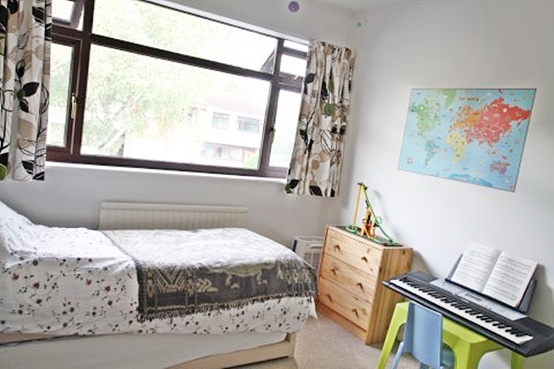 3 bedroom Terraced House to let in Woodmoor End, Cookham, from Pike