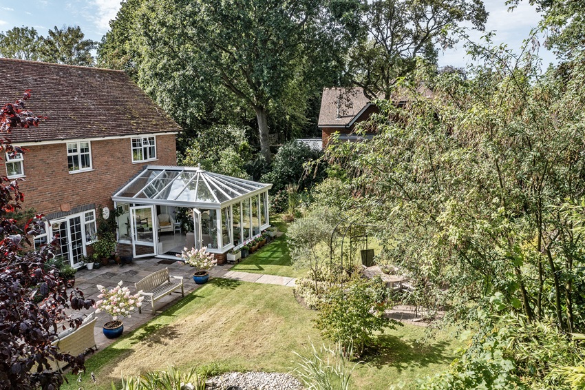 5 bed Detached Property for Sale in Maidenhead, Berkshire SL6 from