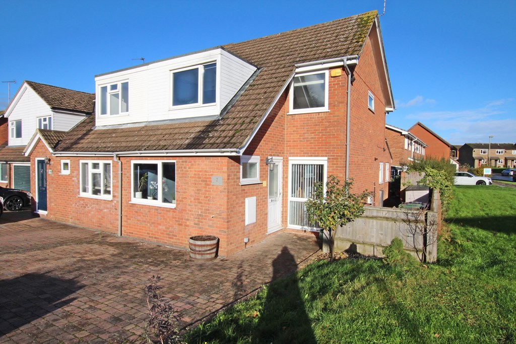 4 bedroom Semi-Detached  Property for Sale in Thame, Oxon OX9