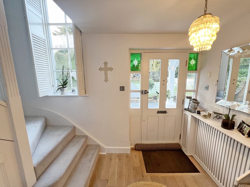 4 bed Detached Property for Sale in Cookham Dean, Berkshire SL6 from