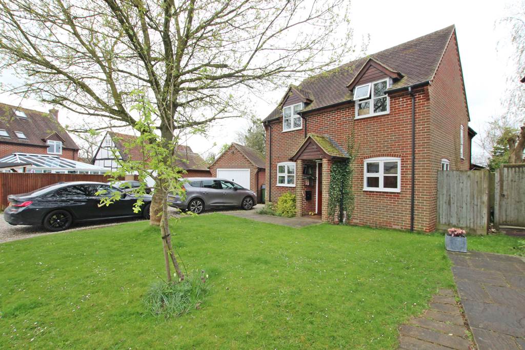 4 bedroom Detached  Property for Sale in Oakley, Buckinghamshire HP18