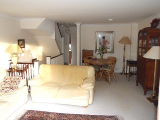 Alt. view of lounge
