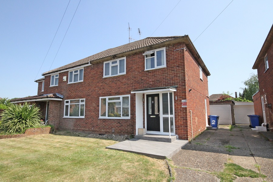 3 bedroom Semi-Detached  Property for Sale in Maidenhead, Berkshire SL6