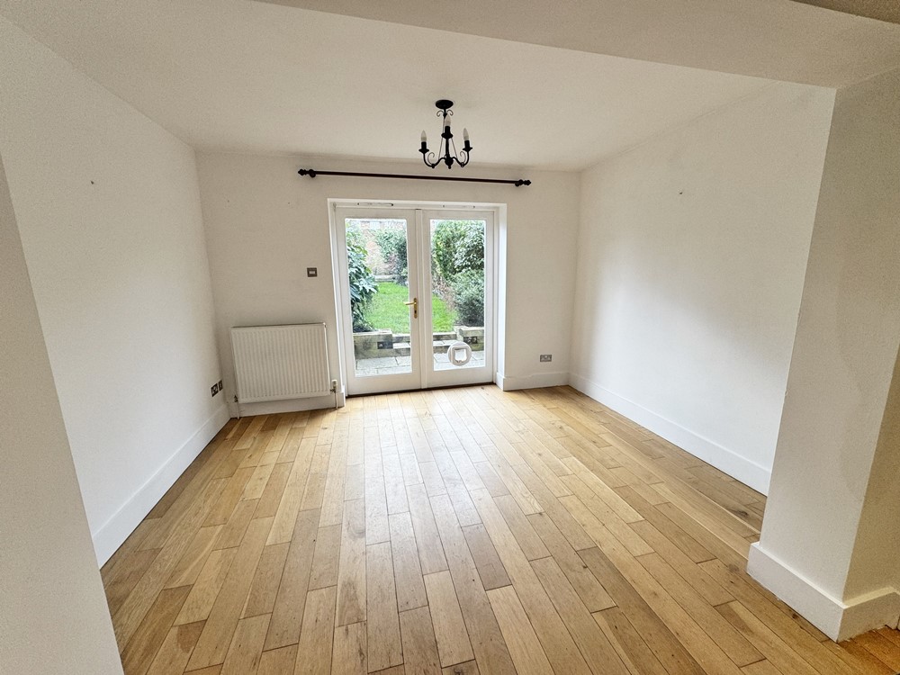 3 bed EndTerraced Property for Sale in Cookham, Berkshire SL6 from Pike Smith & Kemp Estate