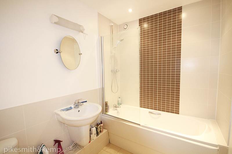 En-Suite Bathroom