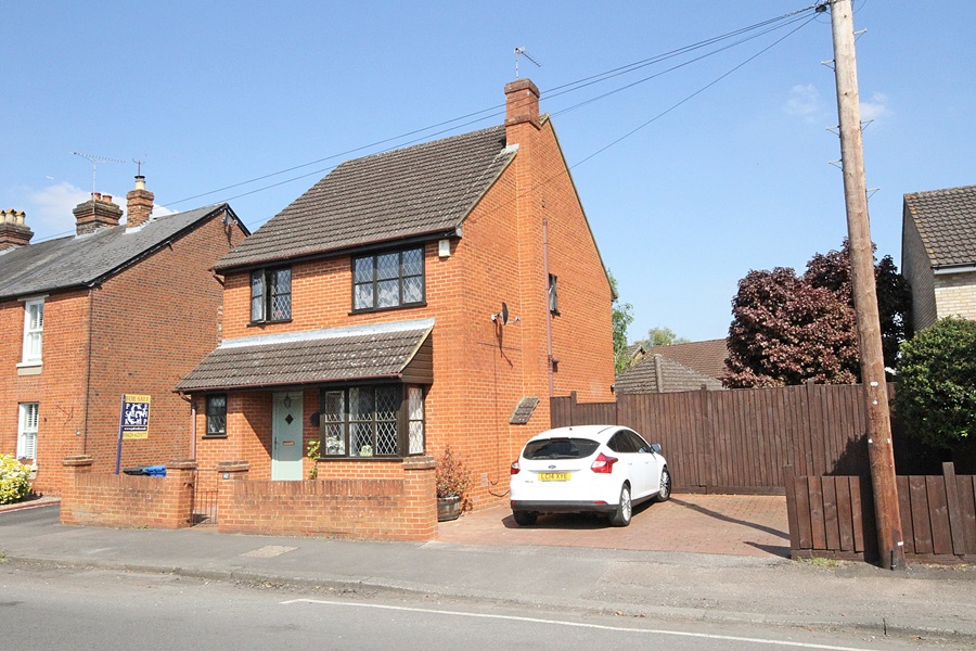 3 bedroom Detached  Property for Sale in Maidenhead, Berkshire SL6