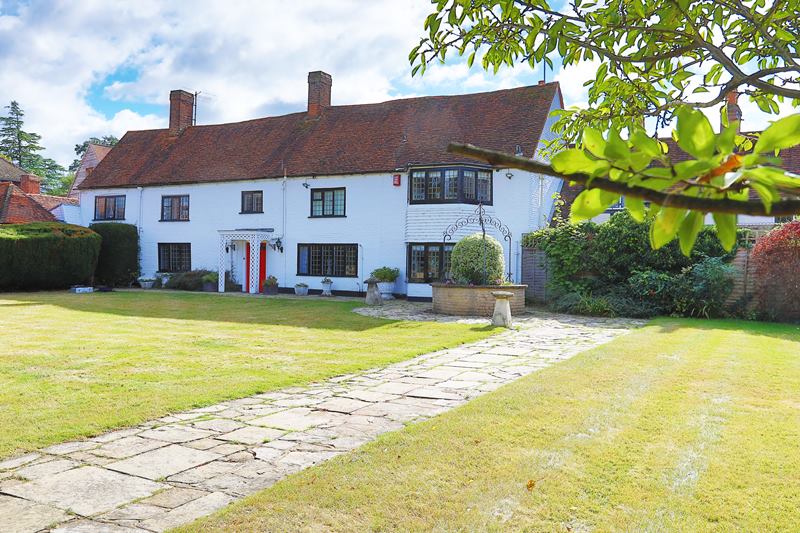 5 bedroom Country  Property for Sale in Cookham,  SL6