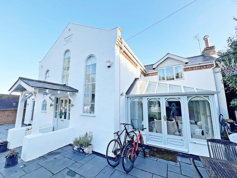 4 bed Detached Property for Sale in Cookham Dean, Berkshire SL6 from