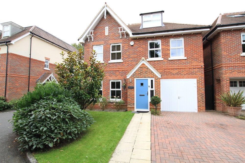 5 bed Detached Property for Sale in Cookham, SL6 from Pike Smith