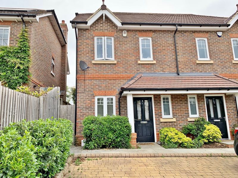 3 bedroom Semi-Detached  Property for Sale in Cookham,  SL6