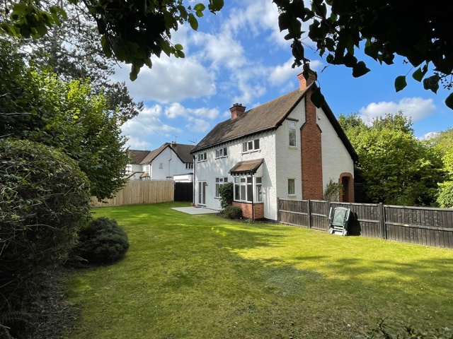 3 bedroom Detached  Property for Sale in Maidenhead,  SL6