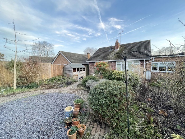 3 bed Bungalow Property for Sale in Maidenhead, Berkshire SL6 from