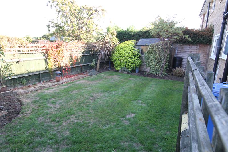 2 bedroom to let in Broom Hill, Cookham, from Pike Smith