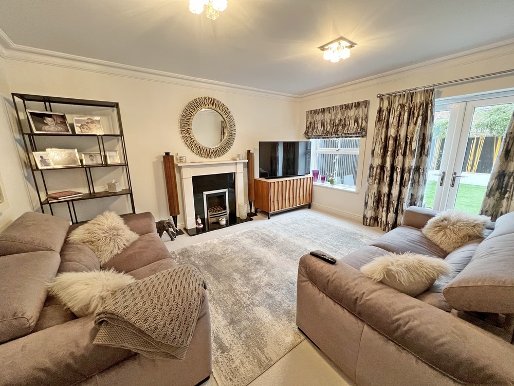 5 bed Detached Property for Sale in Cookham, SL6 from Pike Smith