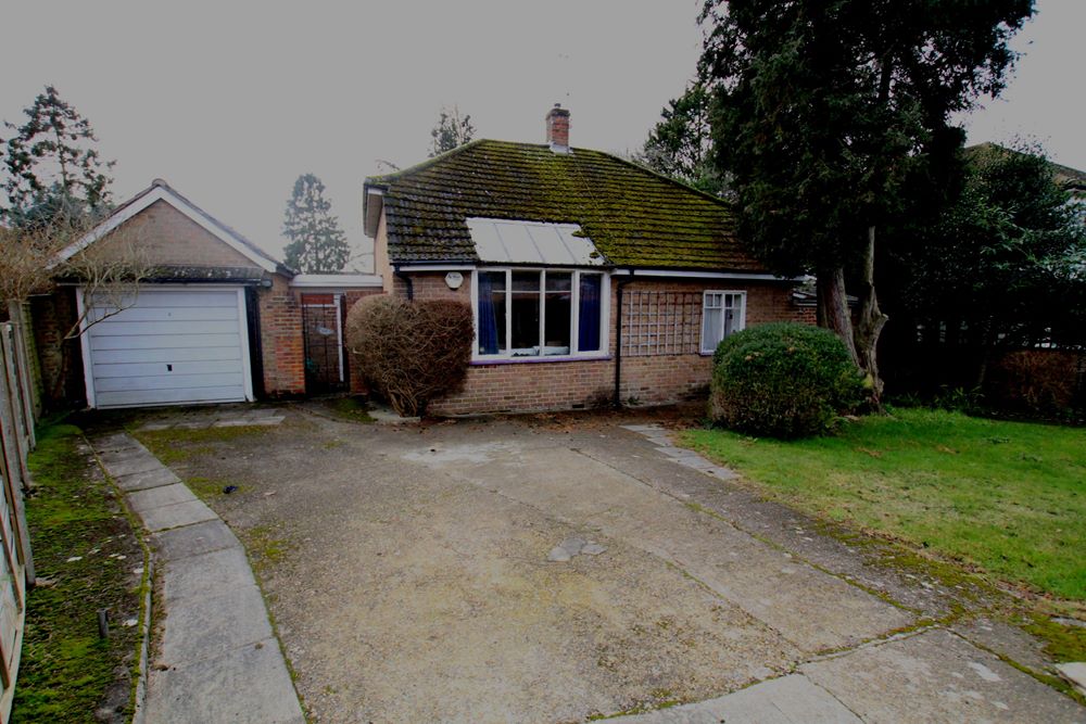 2 bedroom Bungalow Property for Sale in Cookham, Berkshire SL6