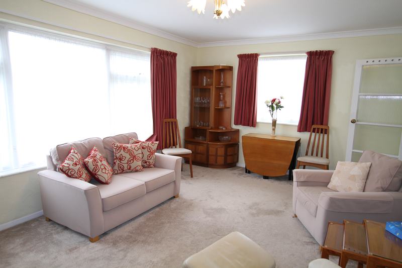 2 bedroom to let in Broom Hill, Cookham, from Pike Smith