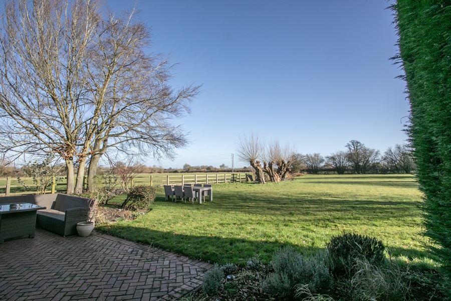 5 bed Detached Property for Sale in White Waltham, Berkshire SL6 from