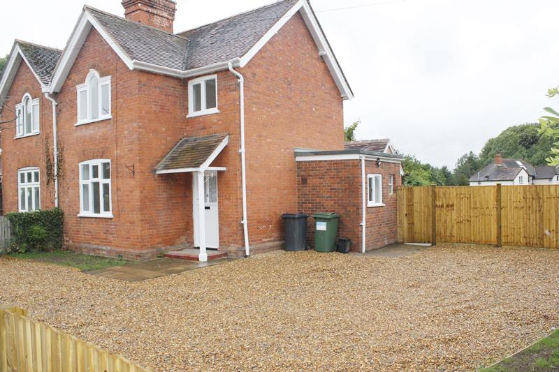 2 bedroom SemiDetached House to let in Waltham Road, White Waltham