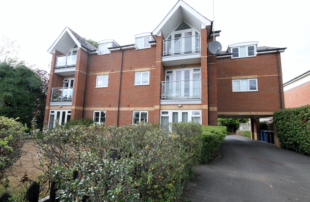 2 bedroom Flat to let in Maidenhead, from Pike Smith & Kemp Estate Agents.