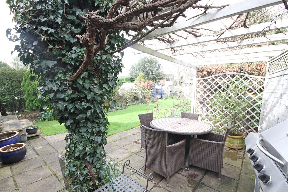 3 bed Detached Property for Sale in Maidenhead, Berkshire SL6 from