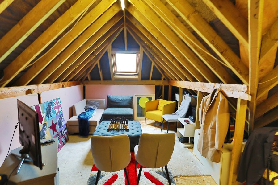 5 bed Detached Property for Sale in White Waltham, Berkshire SL6 from