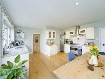 kitchen/breakfast room 2
