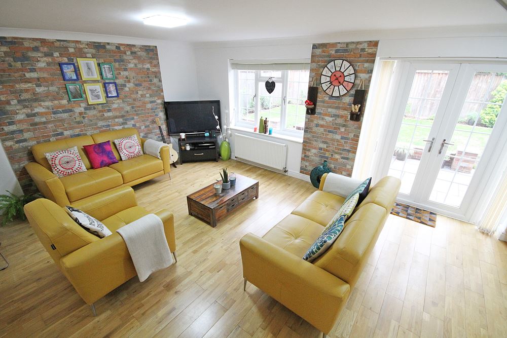 4 bed LinkedDetached Property for Sale in Maidenhead, Berks SL6 from Pike Smith & Kemp Estate