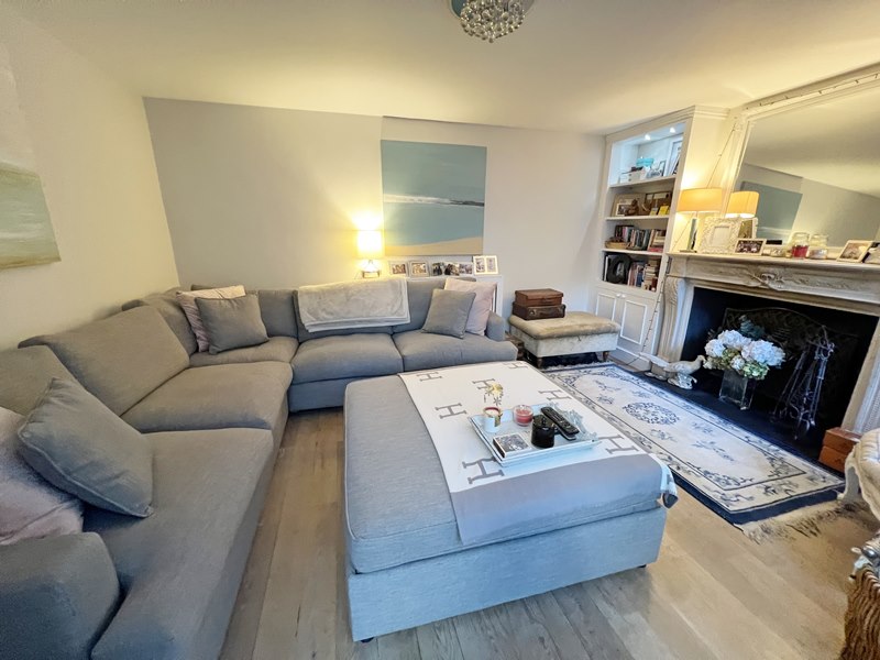 4 bed Detached Property for Sale in Cookham Dean, Berkshire SL6 from