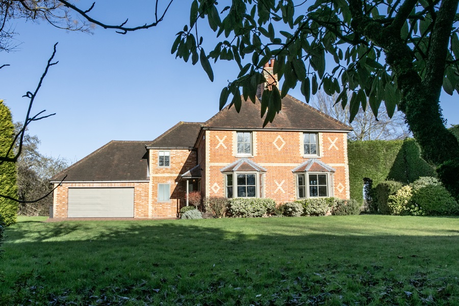 5 bed Detached Property for Sale in White Waltham, Berkshire SL6 from