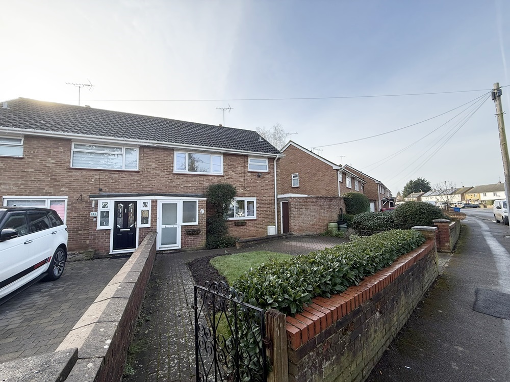 3 bedroom Semi-Detached  Property for Sale in Maidenhead,  SL6